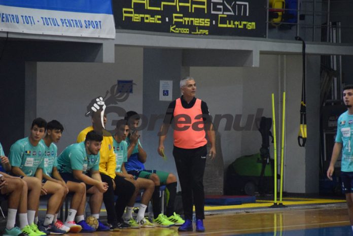 Adversar accesibil pentru UCB