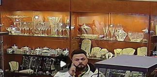 Încătușat după ce a furat bijuterii! Dat în căutare pe Facebook!