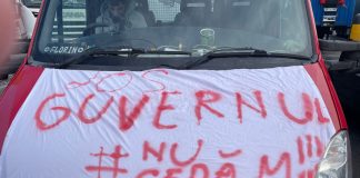 Transportatorii din Gorj continuă protestele
