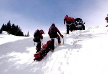 Accidente pe pârtiile de schi de la Rânca. 96 de persoane au fost salvate de pe munte