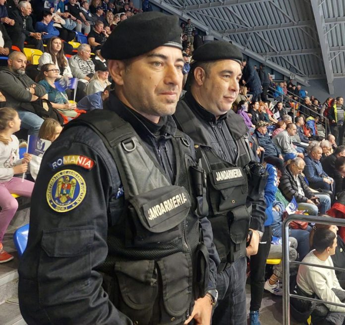 Jandarmii, prezenți la meciurile de baschet de la Târgu Jiu