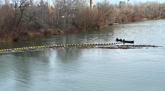 Bariera de pe Jiu – cea mai vandalizată din țară! A fost și arsă