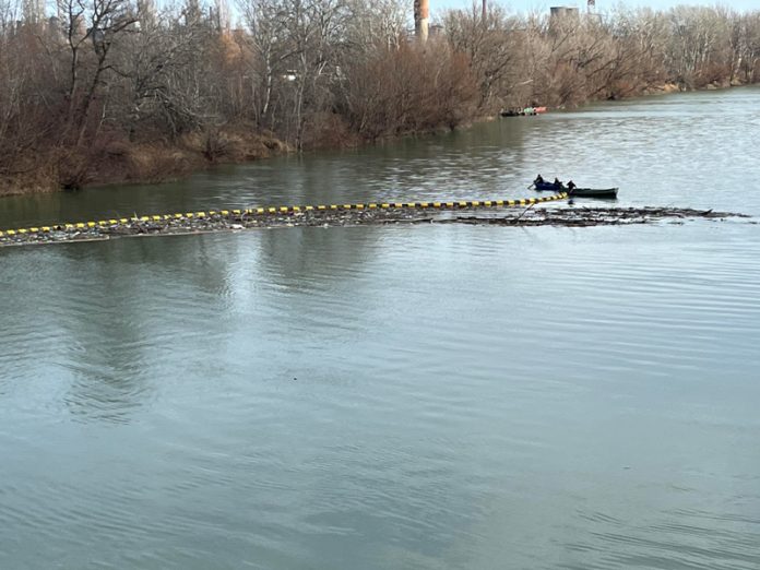 Bariera de pe Jiu – cea mai vandalizată din țară! A fost și arsă