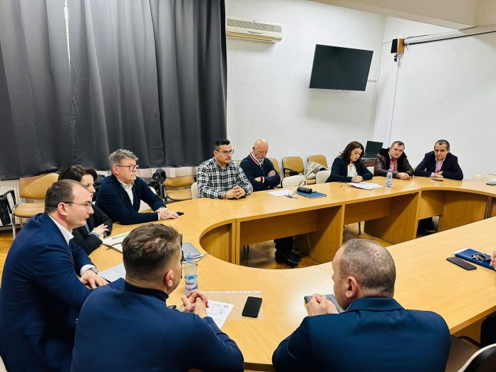 Managerii de spitale, întâlnire la Prefectura Gorj