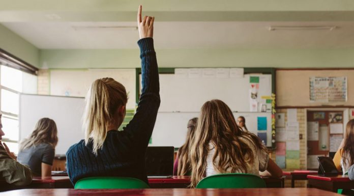 Se fac listele cu elevii de clasa a V-a care vor primi burse de merit!