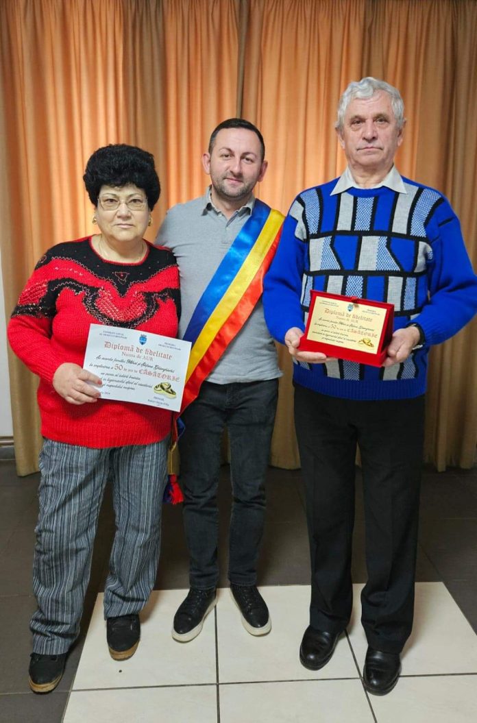 Doi soți din Rovinari, premiați de edilul Robert Filip