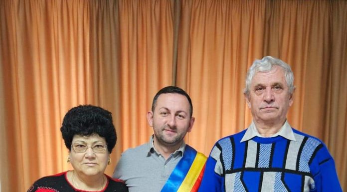 Doi soți din Rovinari, premiați de edilul Robert Filip