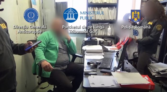 VIDEO: Dosarul pensionărilor pe caz de boală! Iată cum funcționa mecanismul infracțional și cine sunt persoanele reținute pentru luare de mită!
