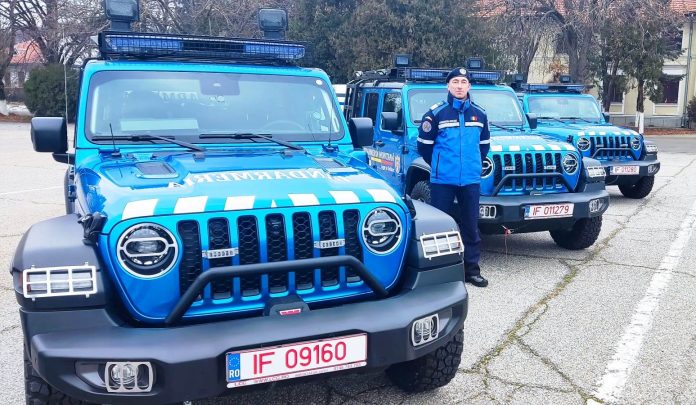 Gorj: Un Jeep Wrangler Rubicon, în dotarea jandarmilor montani