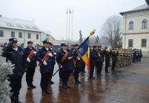 Jandarmii, la ceremonialul militar din Piața Prefecturii Gorj