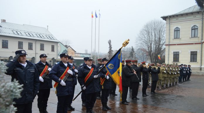 Jandarmii, la ceremonialul militar din Piața Prefecturii Gorj