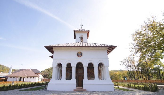 Tehnologie modernă la biserica din Glogova, restaurată cu fonduri europene