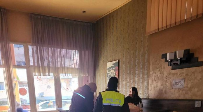 Elevii chiulangii, prinși de polițiștii gorjeni în baruri