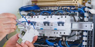 Condamnat la închisoare pentru furt de curent. „A dat dovadă de inventivitate”