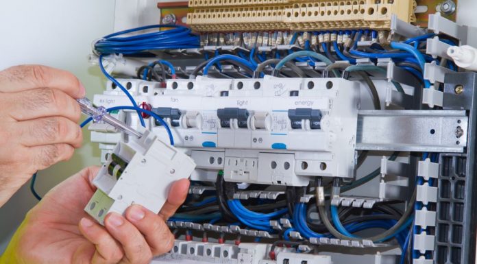 Condamnat la închisoare pentru furt de curent. „A dat dovadă de inventivitate”