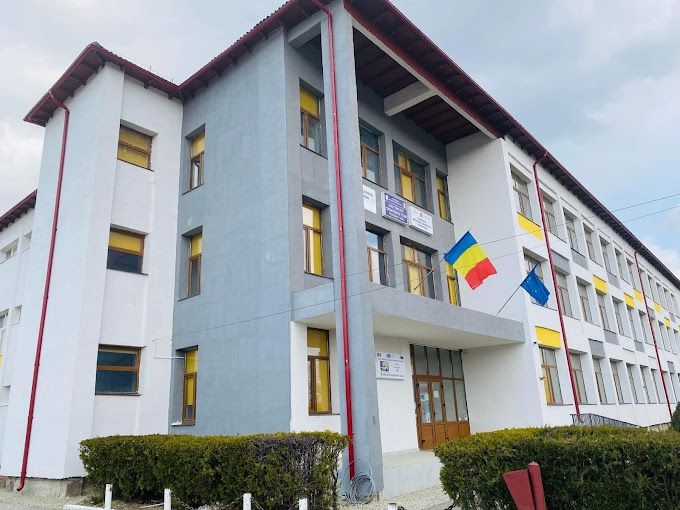 Recunoaștere oficială pentru liceul din Peștișani. Siglă înregistrată la OSIM