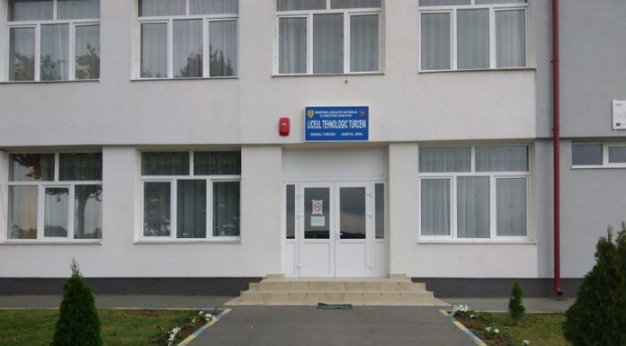 Dotări pentru liceul din Turceni
