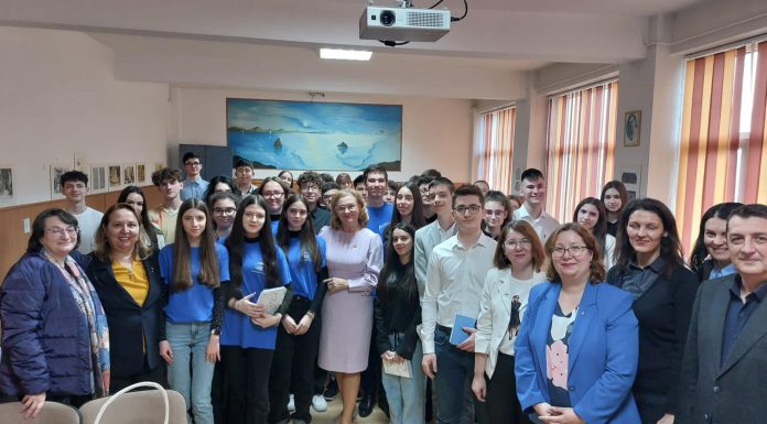 Târgu Jiu: Europarlamentarul Maria Grapini, la Colegiul Național ”Ecaterina Teodoroiu”