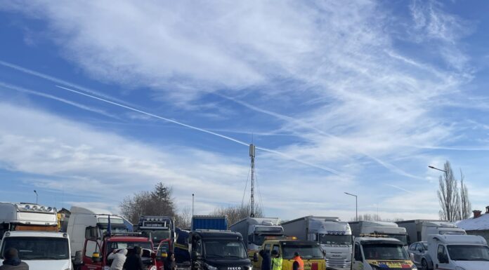 Transportatorii protestează la Târgu Jiu și Motru