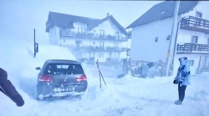 Zăpadă viscolită la Rânca