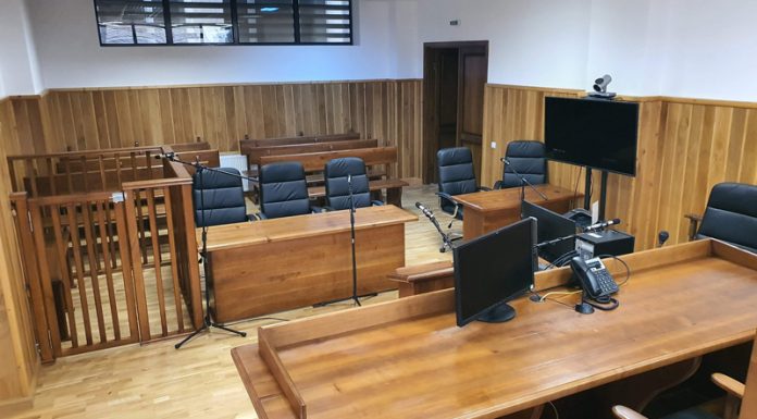 Schimb de robe! Vor să împartă dreptatea la Târgu Jiu