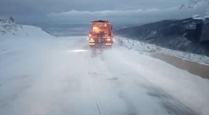 VIDEO| Deszăpezire pe Transalpina. Sute de utilaje, în funcțiune pe drumurile naționale