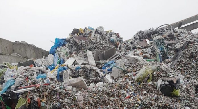 Bălești: Firmă amendată pentru gunoaiele strânse aproape de casele oamenilor