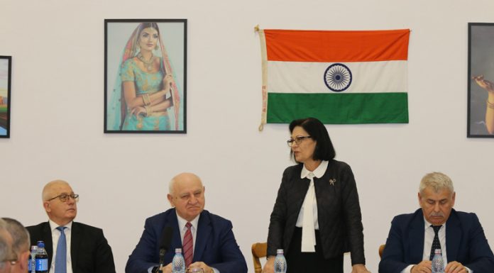 Conferința Asociației Naționale a Detectivilor din România: Președintele ANDR, Maria Bumbaru, și gen. Pavel Abraham, la Târgu Jiu