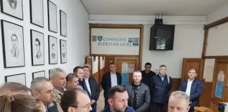 PNL Gorj cere ieșirea de la guvernare. Biroul șefului Consiliului Județean, luat cu asalt