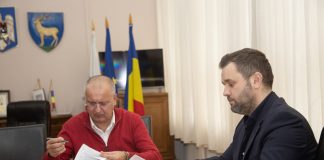 27 de microbuze electrice pentru elevii din Gorj