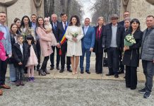 Trei căsătorii de Dragobete, la Poarta Sărutului