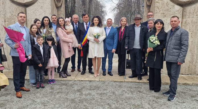 Trei căsătorii de Dragobete, la Poarta Sărutului