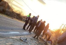 Biciclist lovit de mașină, la Scoarța