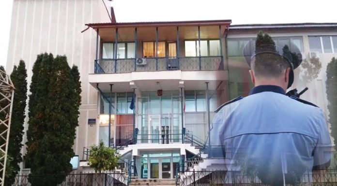 Un polițist din Bustuchin se află de peste un an de zile sub control judiciar într-un dosar de corupere sexuală a unui minor