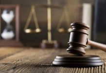 Pedepsit pentru că a stropit mașinile vecinilor cu acid sulfuric!