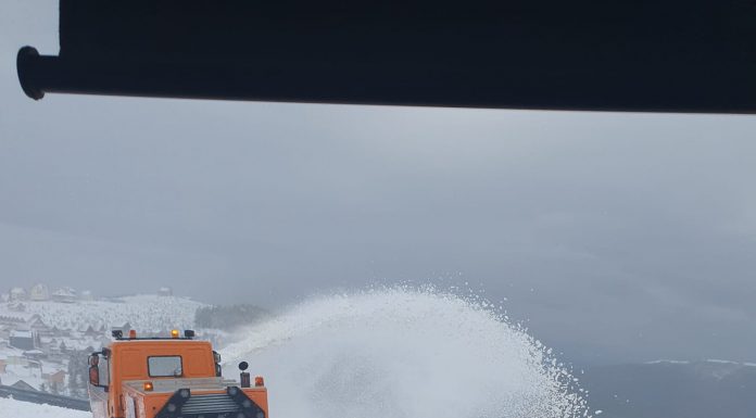 Avertizări de vânt și ploi. Ninsori abundente la munte