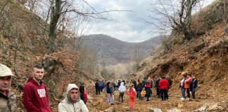 VIDEO: Nou protest la Gureni împotriva carierei de calcar
