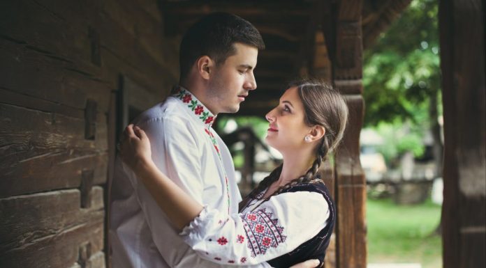 Spectacol folcloric, de Dragobete, la Târgu Jiu