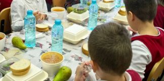 „Masă sănătoasă” pentru elevii din 18 școli din Gorj