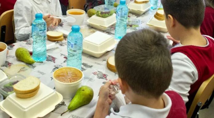 „Masă sănătoasă” pentru elevii din 18 școli din Gorj
