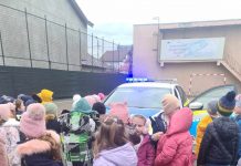 Polițiștii, prezenți printre elevii unei școli din Târgu Jiu