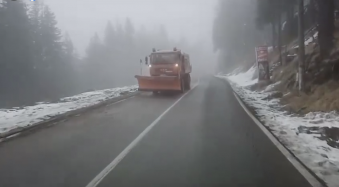 Ceață și burniță la Rânca. Risc de polei pe DN67C