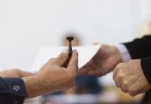 Cu cine ar vota târgujienii?