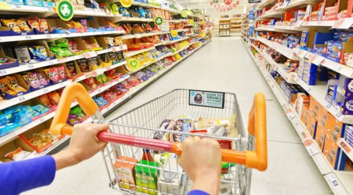 Supermarketurile ar putea fi închise duminica. Proiect