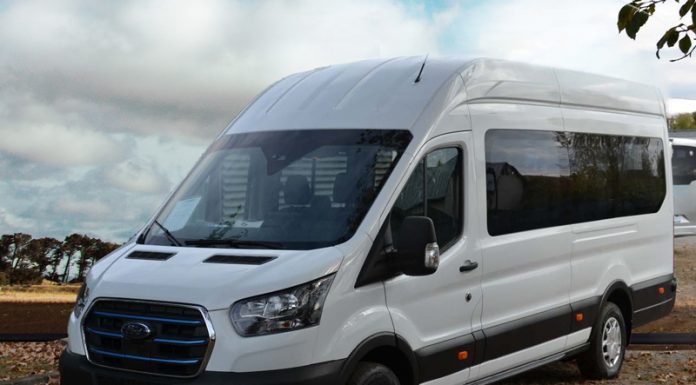 Noi microbuze electrice pentru elevii din Gorj