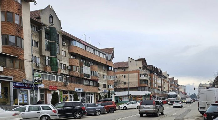 Târgu Jiu: Asfalt nou pe strada Victoriei