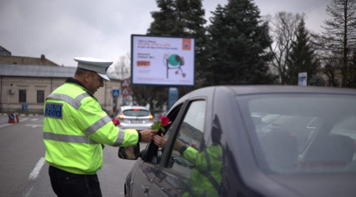 Flori pentru șoferițele din Târgu Jiu