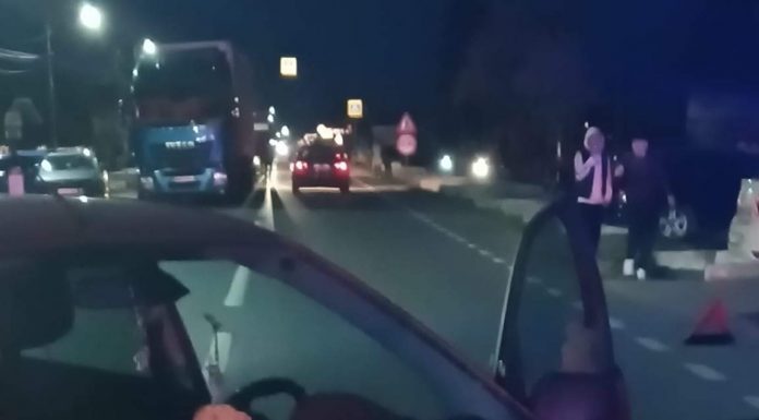 Accident cu doi răniți, la Drăguțești