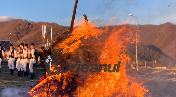 Foc și joc la Lăsata Secului la Novaci!