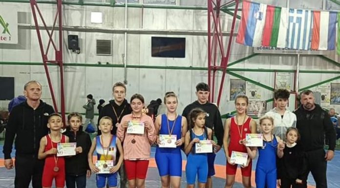 Medalii obținute de luptătorii motreni